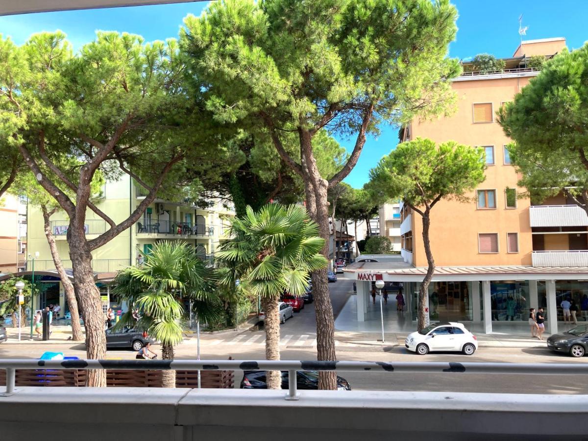Apartament Sabbiadoro Center Lignano Sabbiadoro Esterno foto